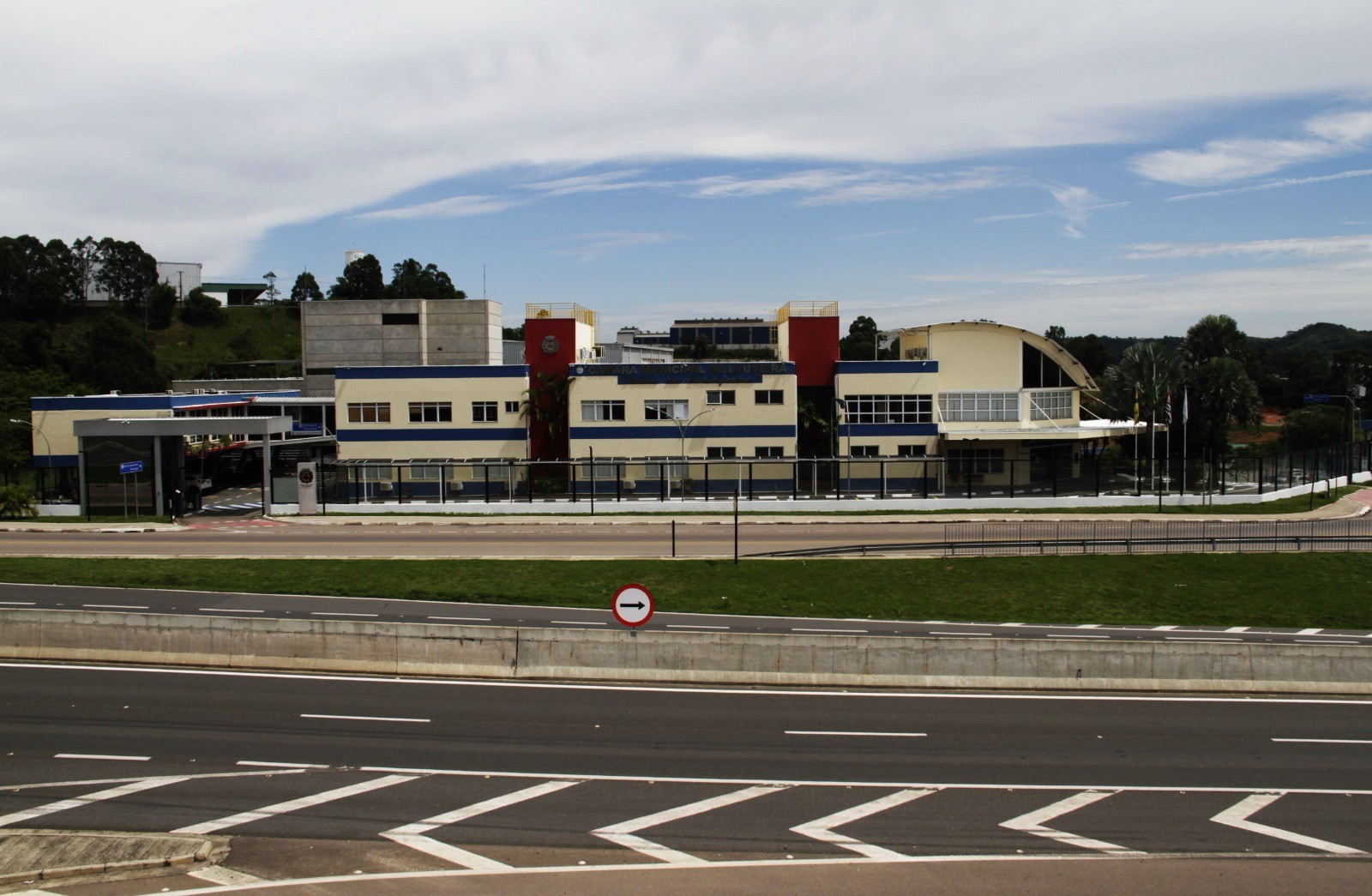 Sessão terá discussão de emenda impositiva em segundo turno