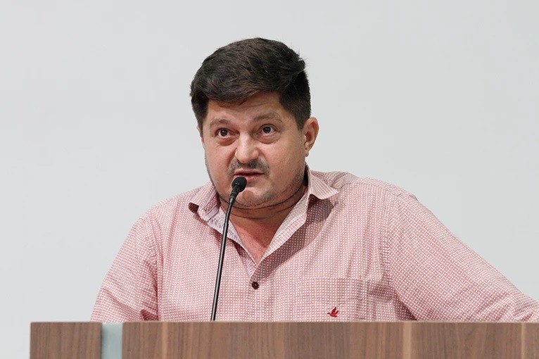 MOMENTO TRIBUNA: Rodrigão sugere paralisar obras que não são emergenciais