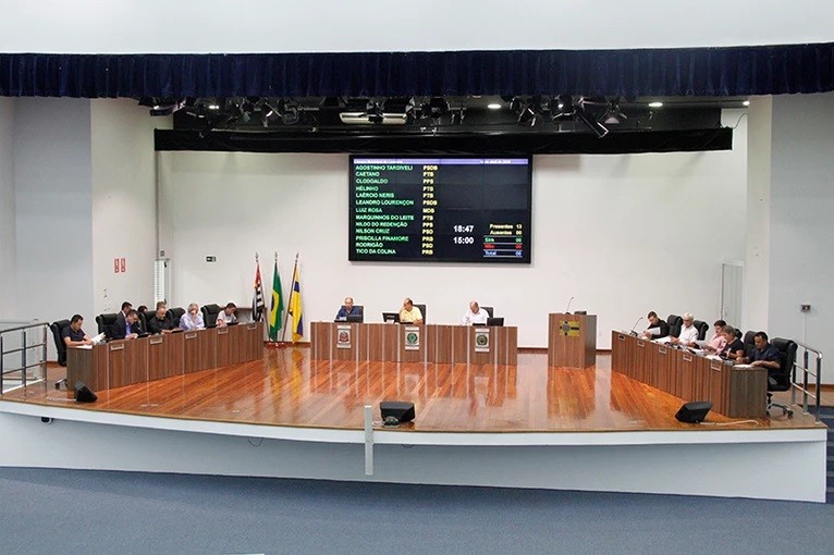 Vereadores rejeitam extinção do cargo de jardineiro da Câmara