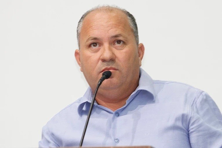 MOMENTO TRIBUNA Nilson Cruz defende indicações e reajustes para servidores e secretários municipais