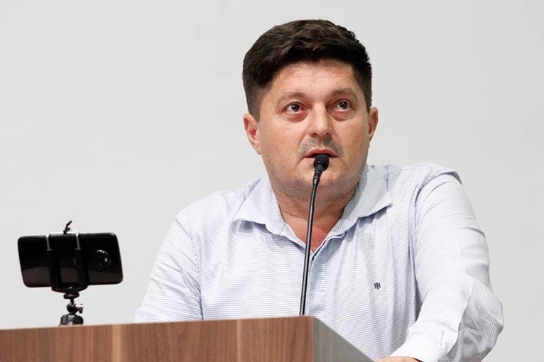 MOMENTO TRIBUNA Rodrigão debate situação da Santa Casa de Louveira