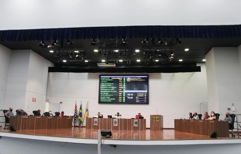 Câmara aprova campanha para que vizinhos respeitem coleta de lixo