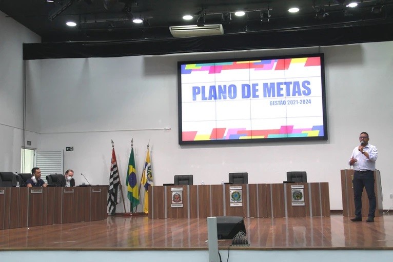 Presidente da Câmara acompanha apresentação do Plano de Metas municipa