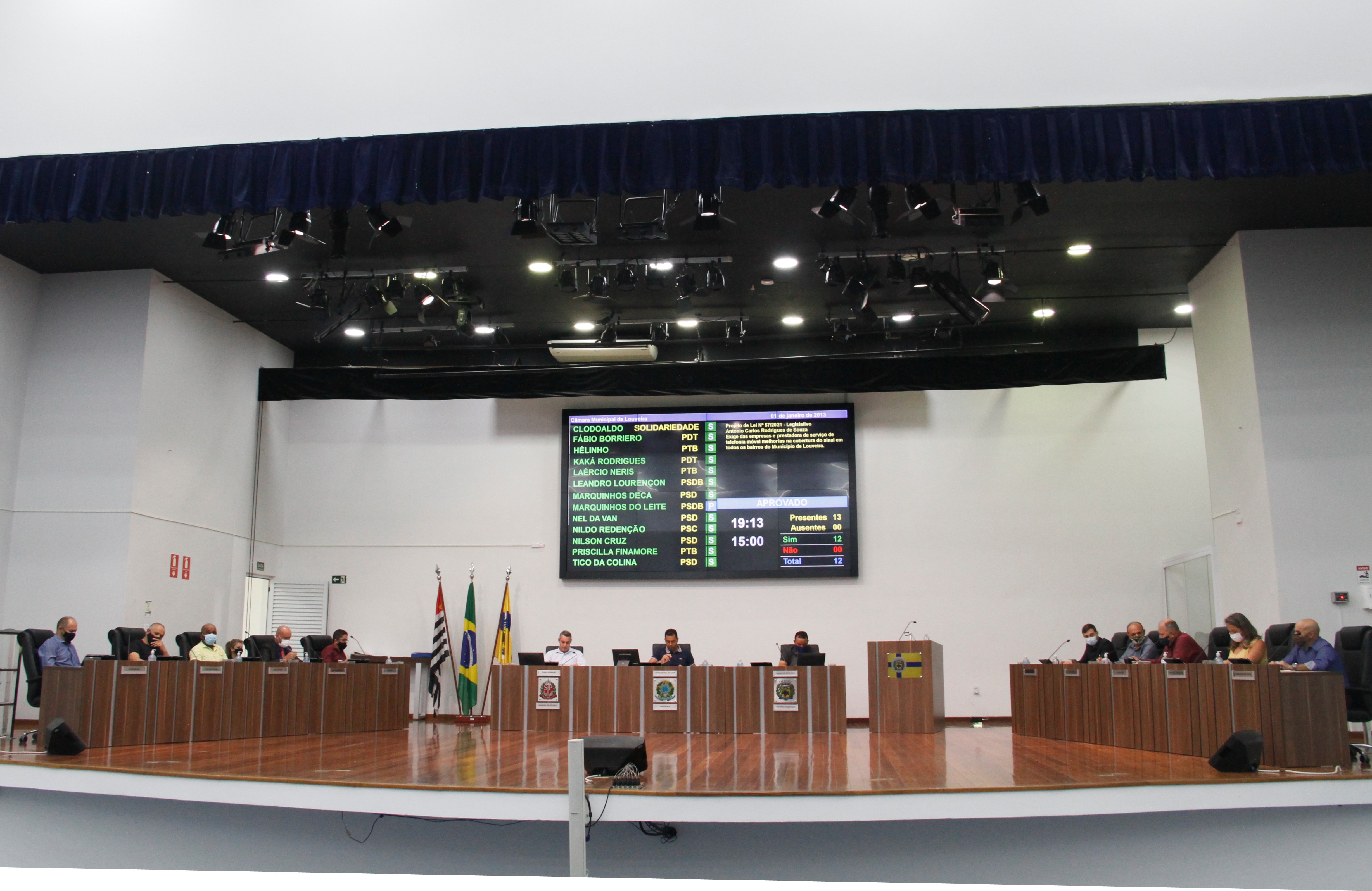 Louveira aprova lei que exige melhorias no sinal de telefonia móvel