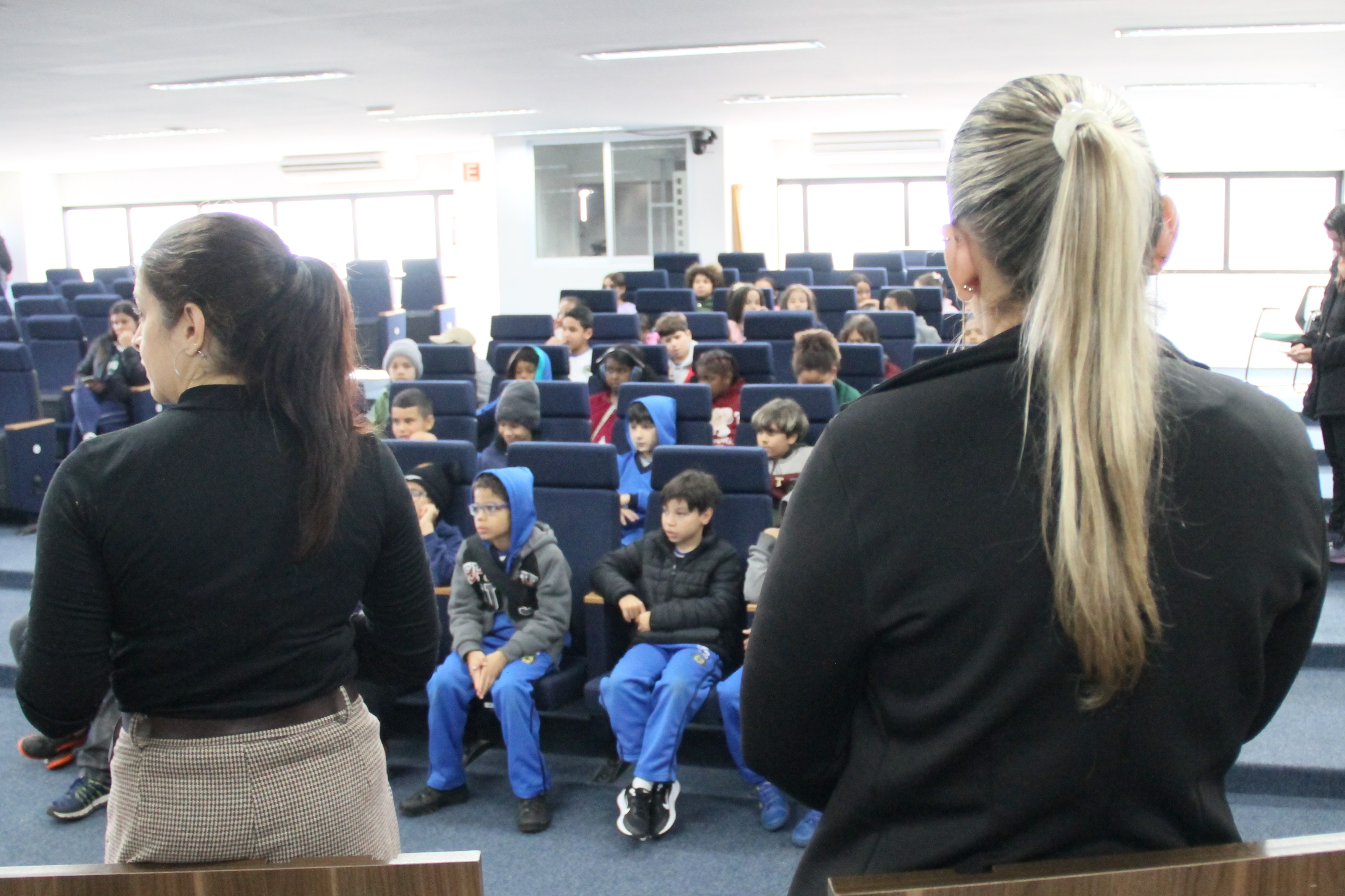 Conhecendo a Câmara recebe turmas de escolas diferentes