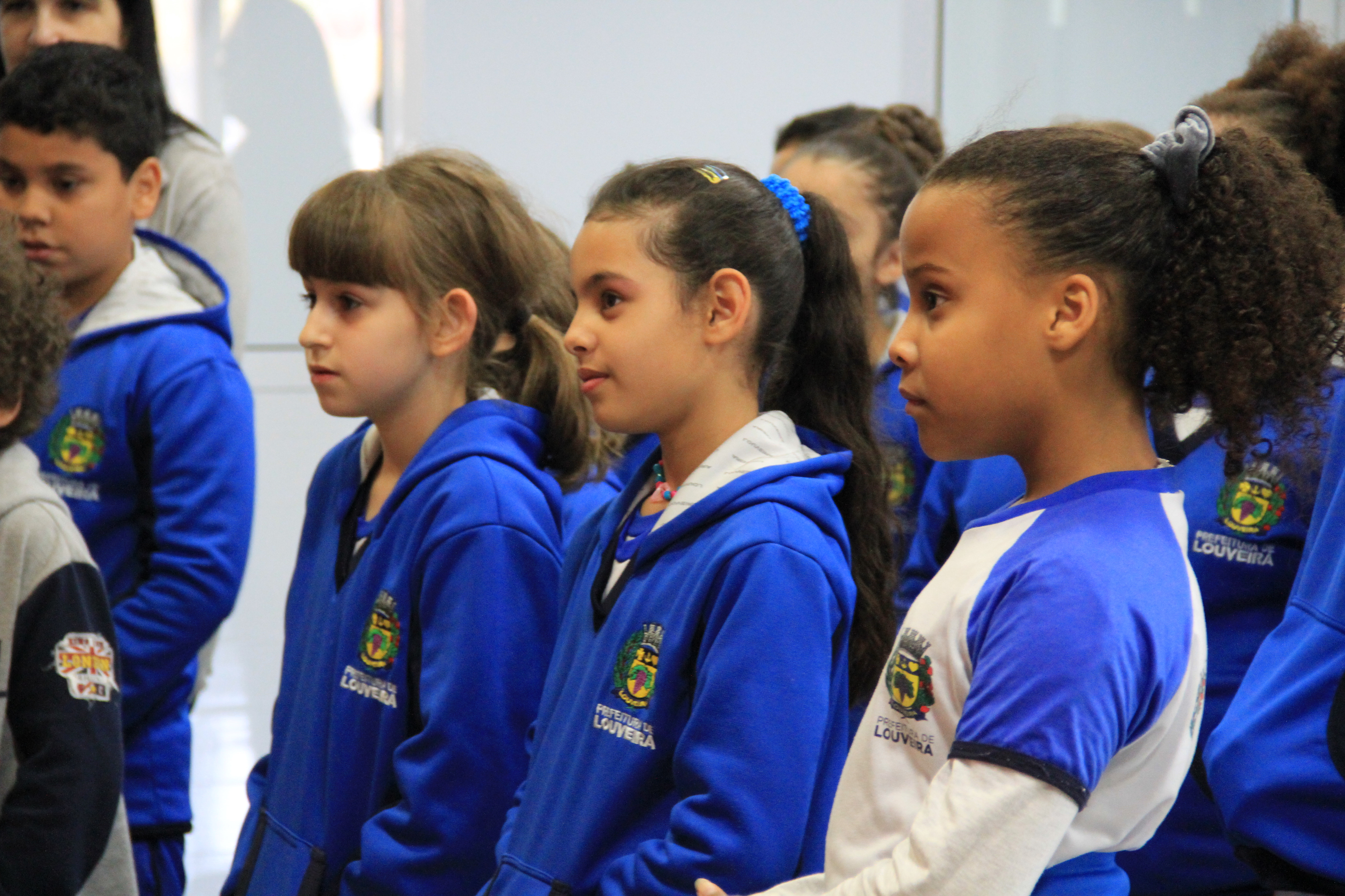 Alunos da EMEF Ângelo Argenton Filho visitam a Câmara de Louveira