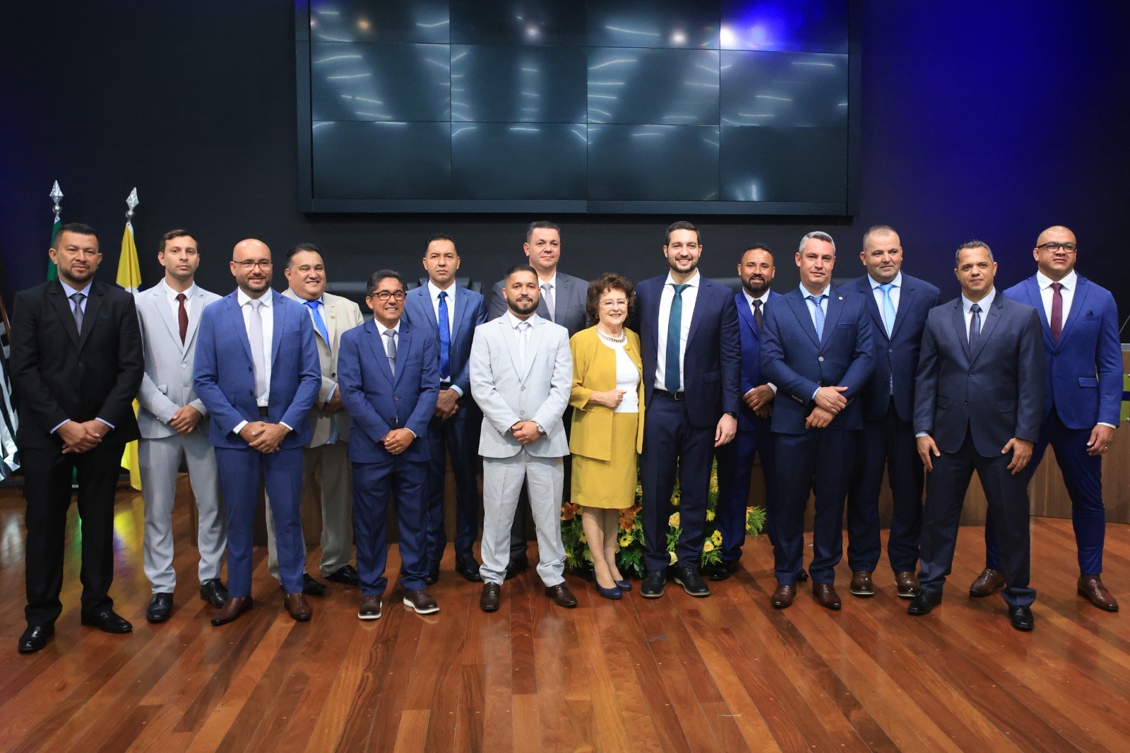 Cerimônia empossa prefeito, vice e vereadores de Louveira