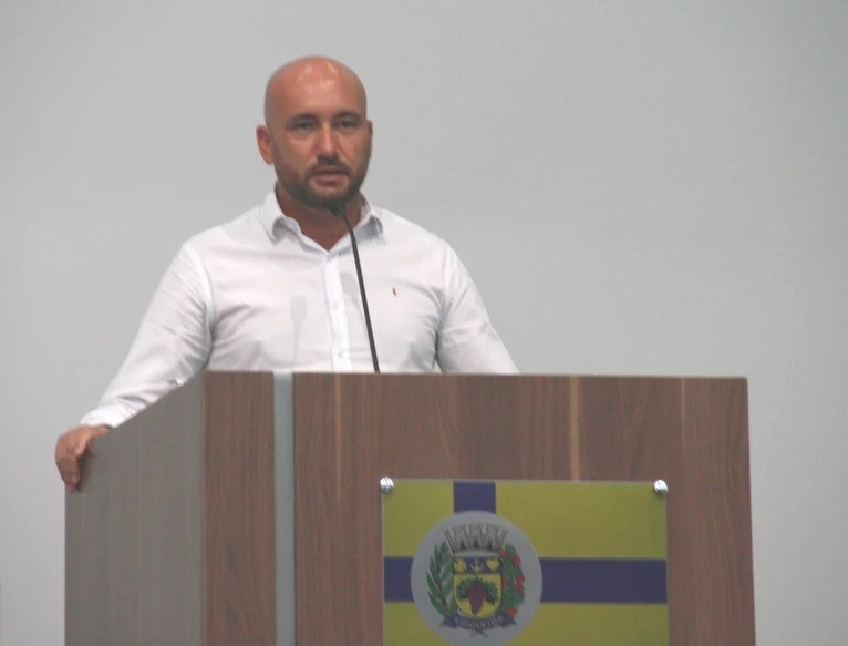 MOMENTO TRIBUNA - Vereador Kaká Rodrigues pede instalação de uma clínica para dependentes químicos