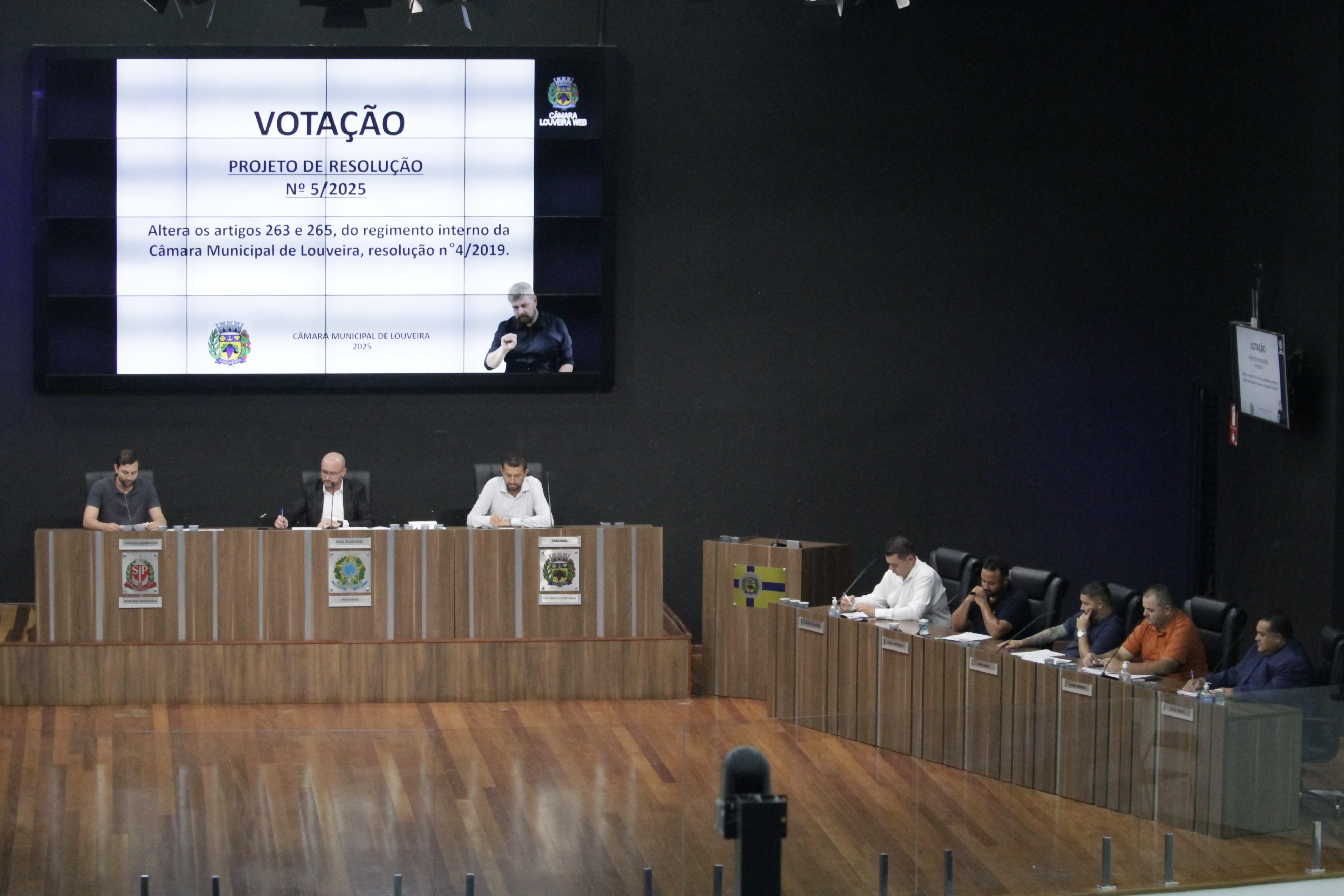 Câmara retira obrigatoriedade de requerimento passar em plenário