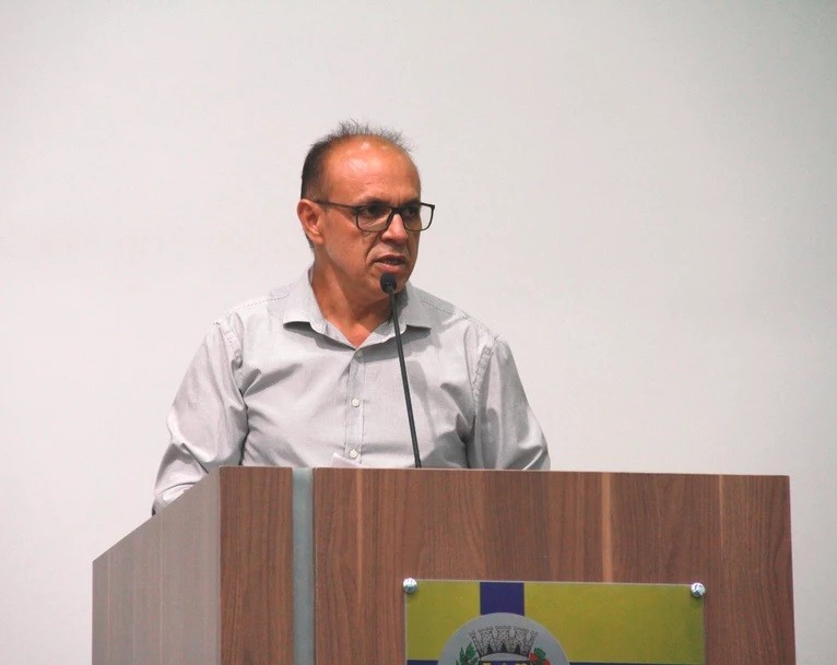 MOMENTO TRIBUNA: Vereador Laércio Neris pede compra de vacina da Covid-19 para toda população